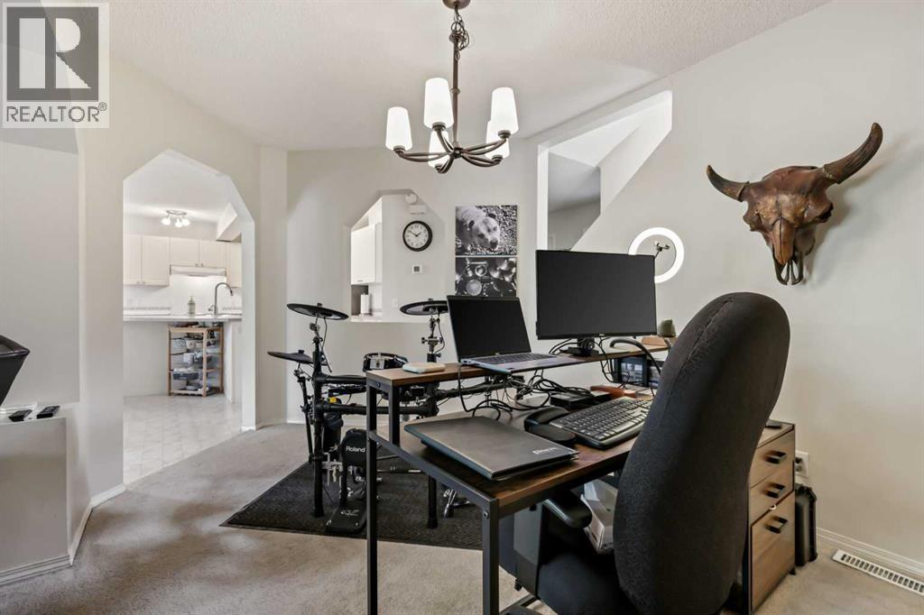 Photo 7 of 1732 Douglas Glen Grove Se, Calgary AB