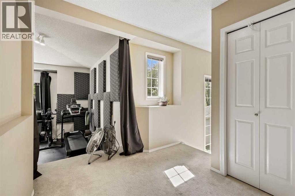 Photo 19 of 1732 Douglas Glen Grove Se, Calgary AB