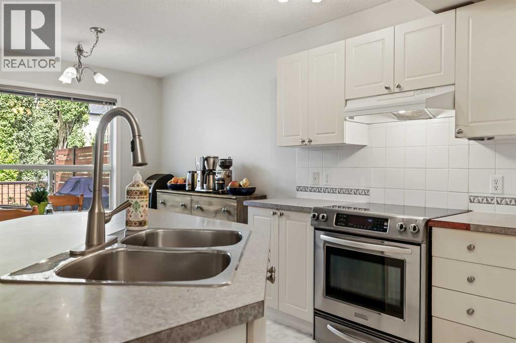 Photo 11 of 1732 Douglas Glen Grove Se, Calgary AB