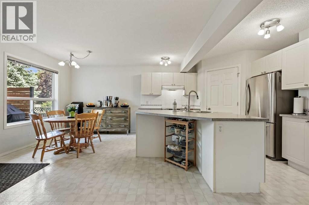 Photo 12 of 1732 Douglas Glen Grove Se, Calgary AB