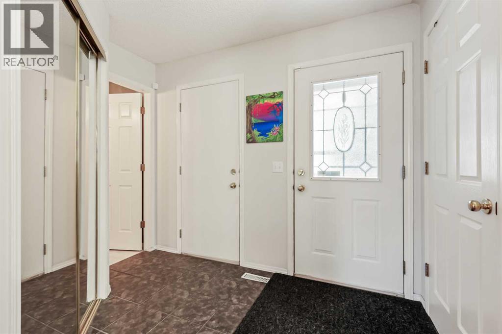 Photo 2 of 1732 Douglas Glen Grove Se, Calgary AB