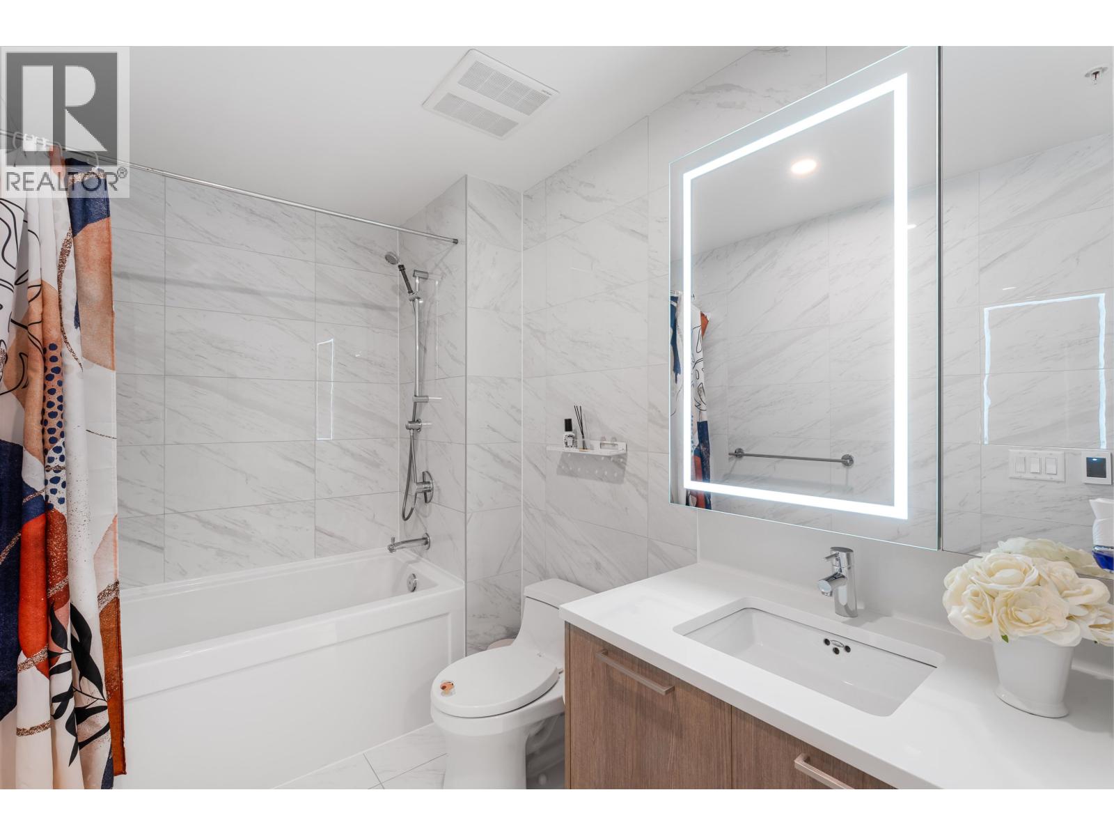 Photo 5 of 807 6398 Silver Avenue, Burnaby BC