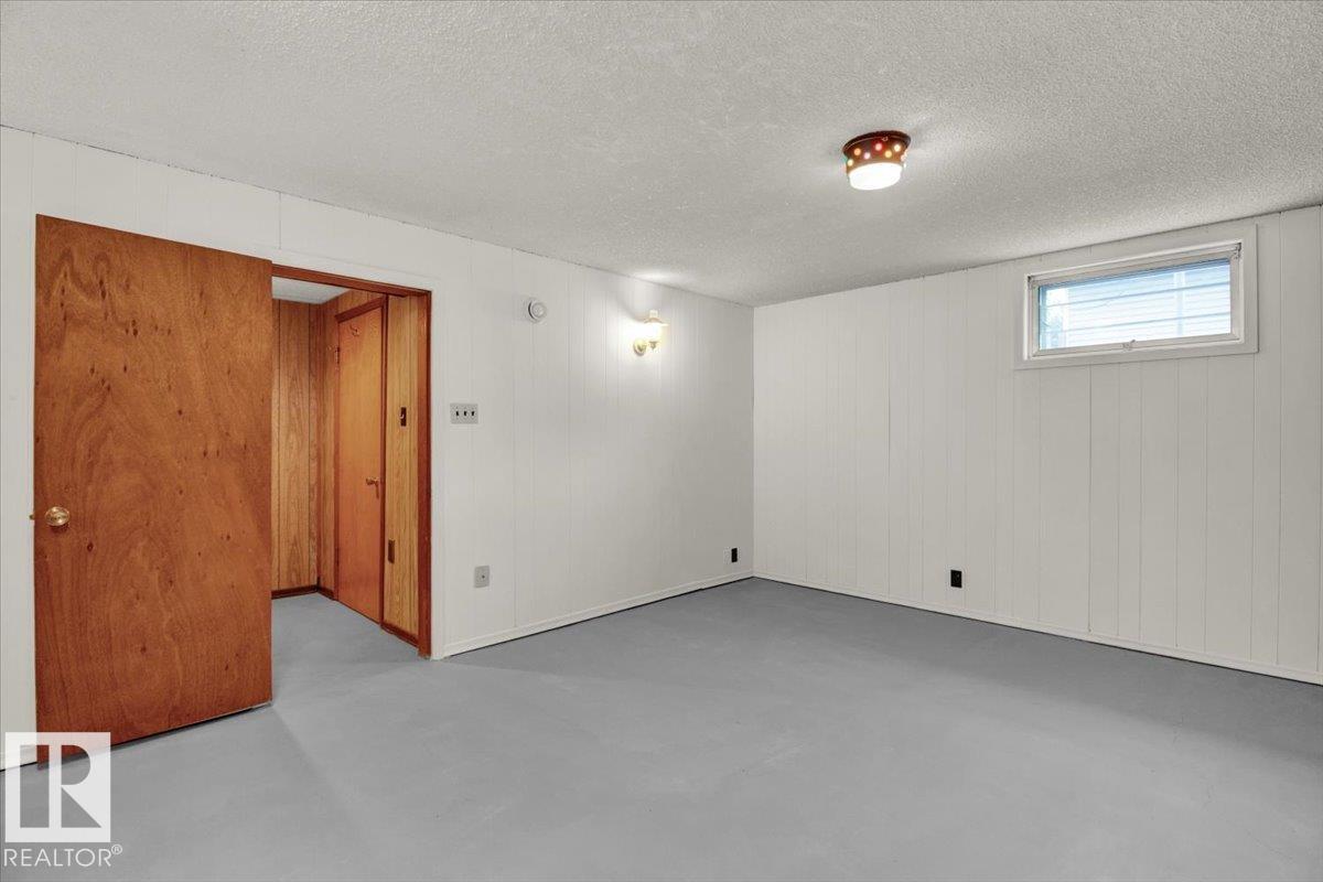 Photo 13 of 13011 137 Av Nw, Edmonton AB