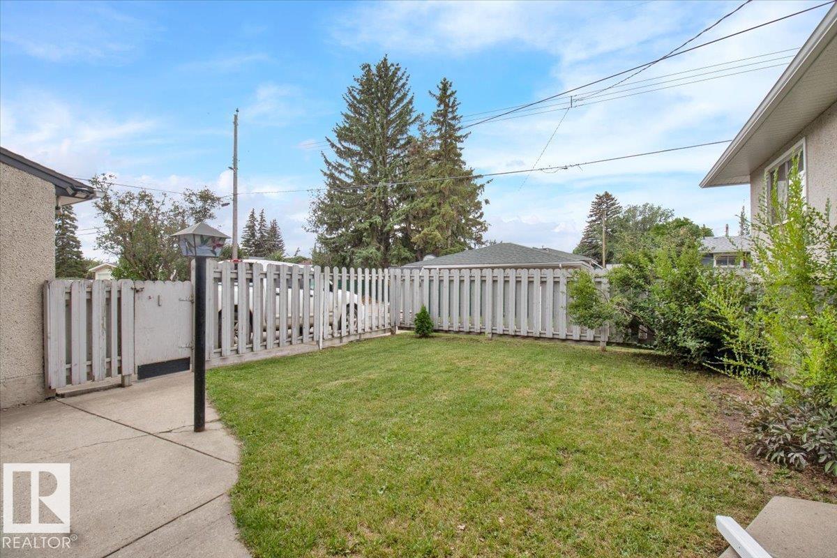 Photo 17 of 13011 137 Av Nw, Edmonton AB