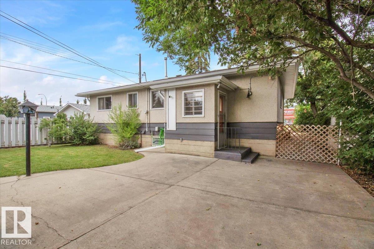 Photo 20 of 13011 137 Av Nw, Edmonton AB