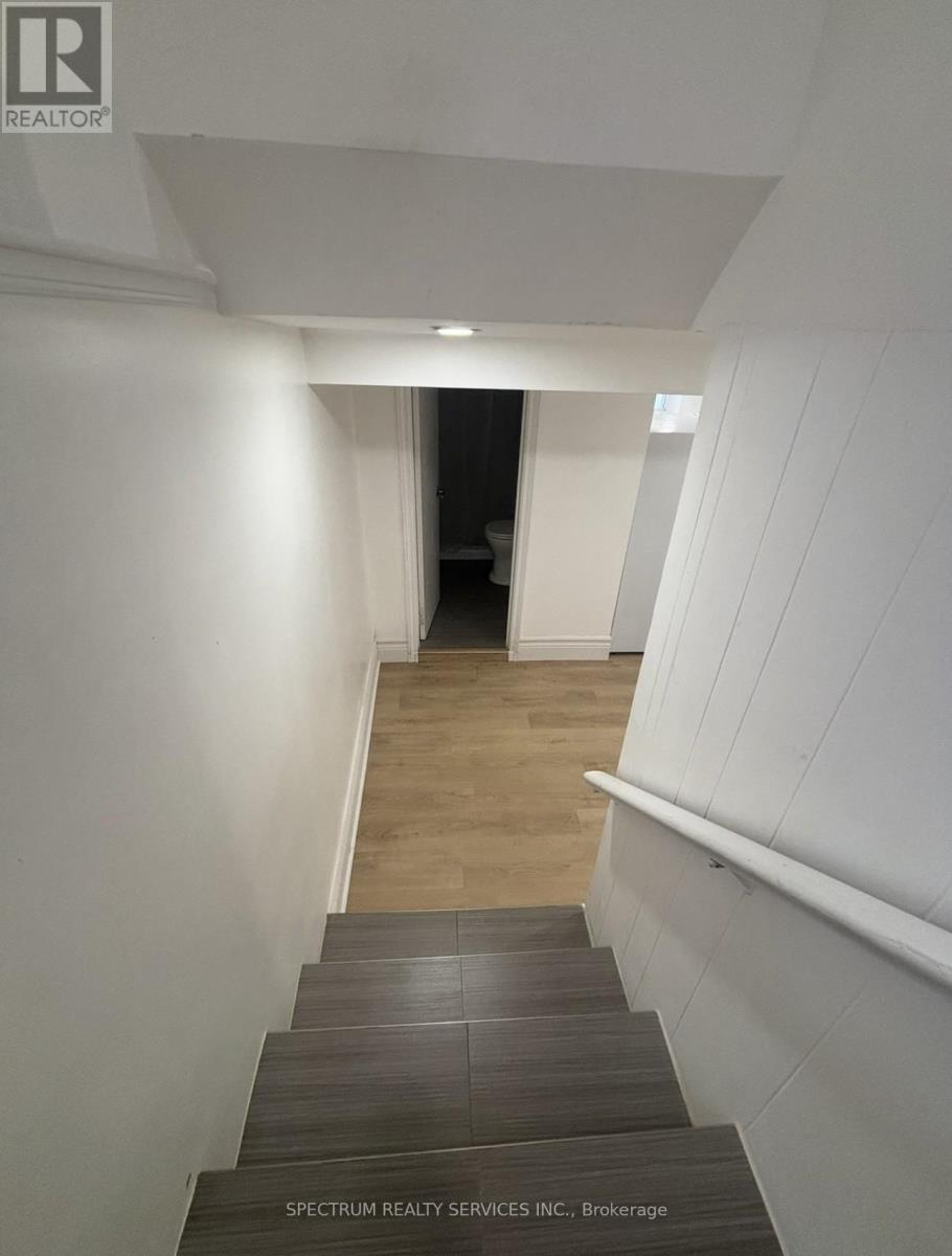 Photo 3 of Bsmt 639 Third Street, Mississauga ON