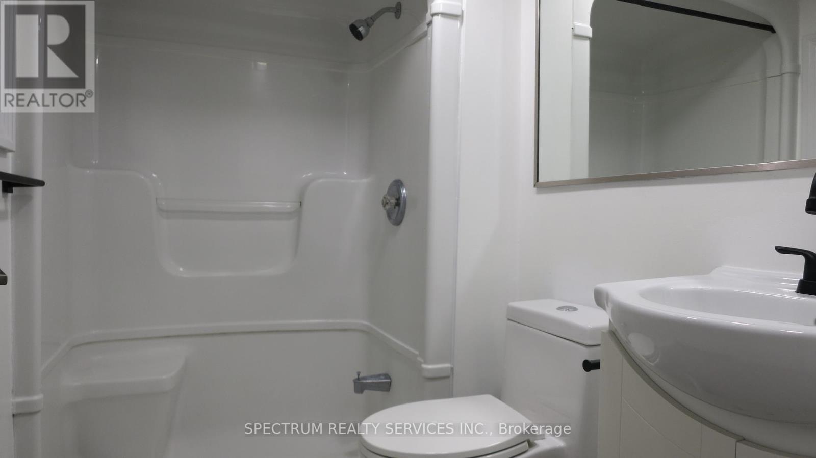 Photo 7 of Bsmt 639 Third Street, Mississauga ON