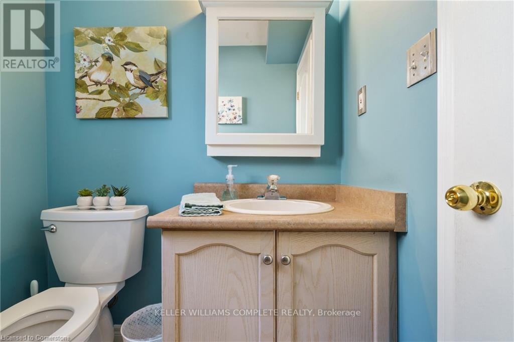 Photo 13 of 42 Grassyplain Drive, Hamilton ON