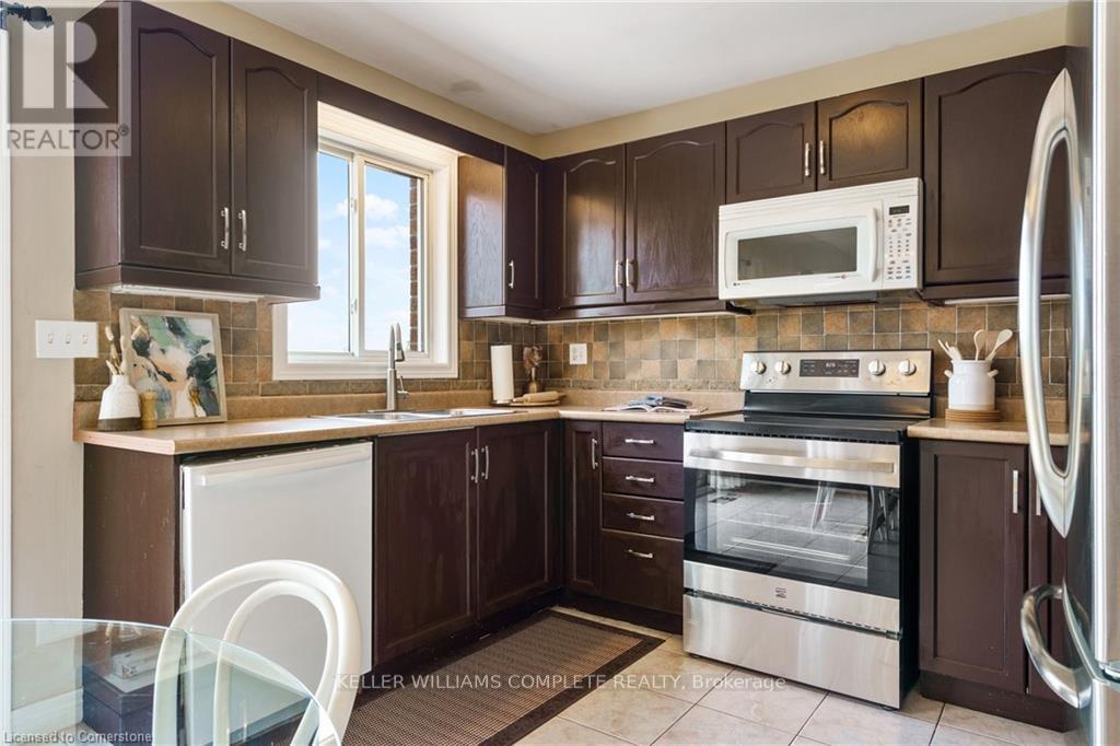 Photo 16 of 42 Grassyplain Drive, Hamilton ON