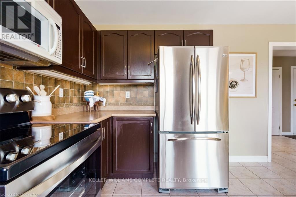 Photo 17 of 42 Grassyplain Drive, Hamilton ON