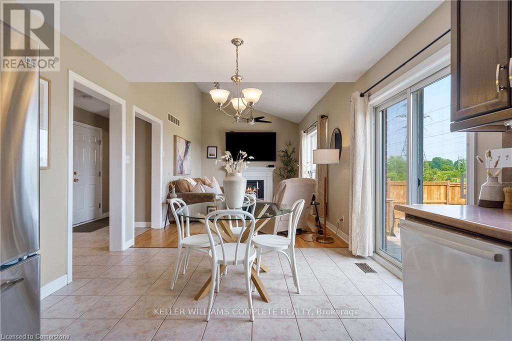 Photo 19 of 42 Grassyplain Drive, Hamilton ON