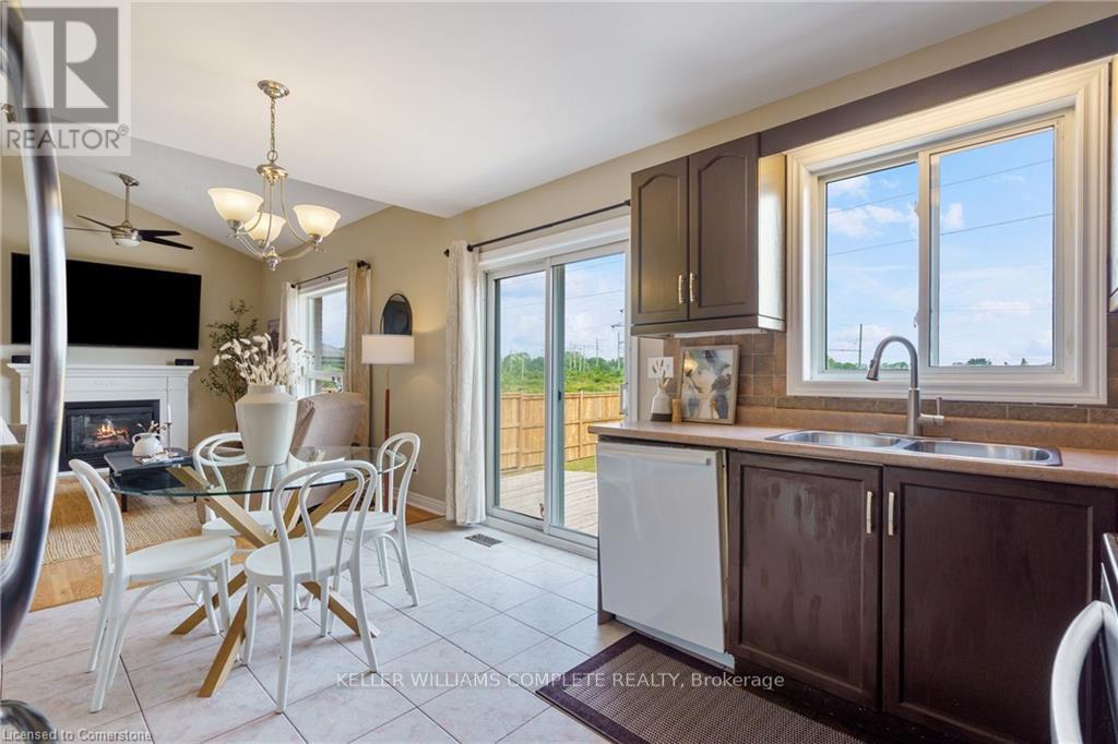 Photo 22 of 42 Grassyplain Drive, Hamilton ON