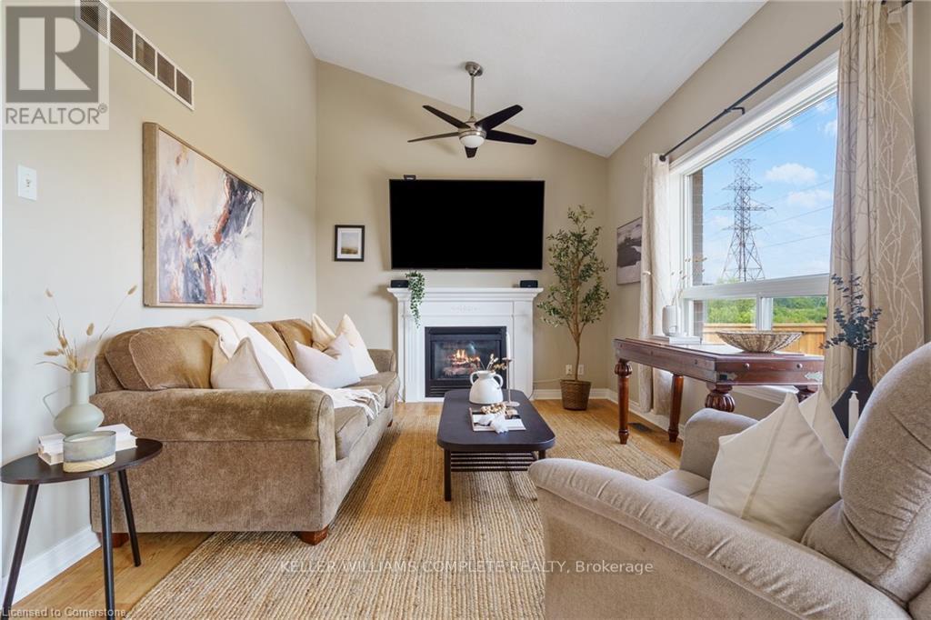 Photo 23 of 42 Grassyplain Drive, Hamilton ON