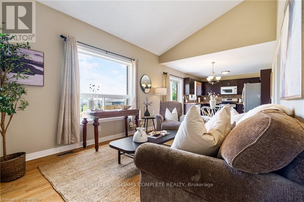Photo 24 of 42 Grassyplain Drive, Hamilton ON