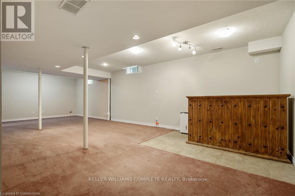 Photo 32 of 42 Grassyplain Drive, Hamilton ON