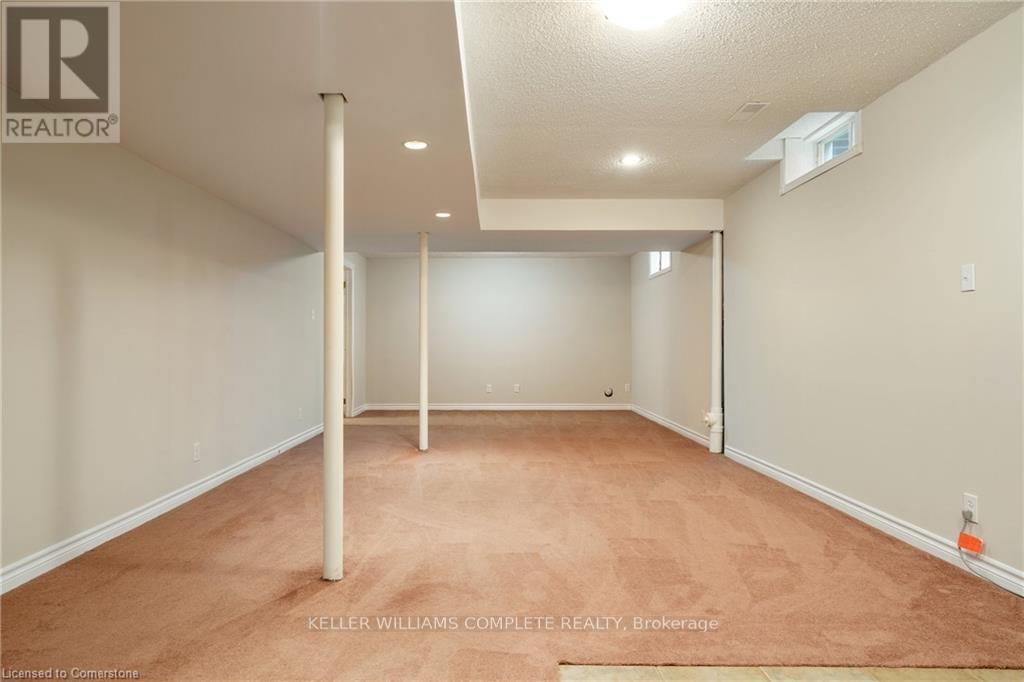 Photo 33 of 42 Grassyplain Drive, Hamilton ON
