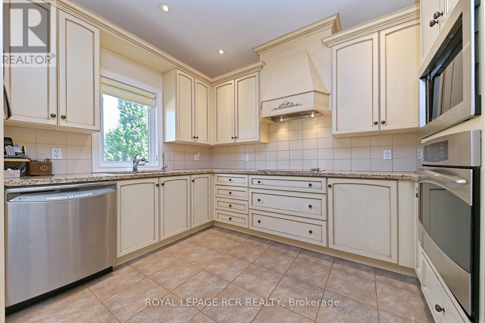 Photo 26 of 174 200 Kingfisher Drive, Mono ON
