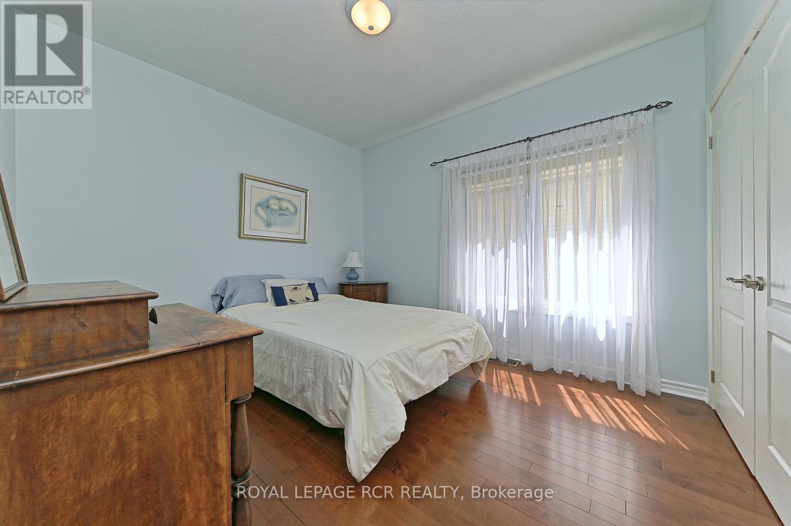 Photo 14 of 174 200 Kingfisher Drive, Mono ON