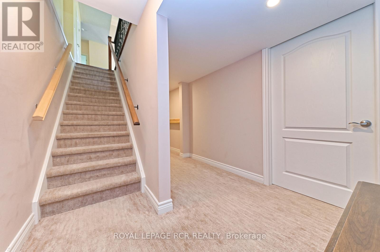 Photo 3 of 174 200 Kingfisher Drive, Mono ON