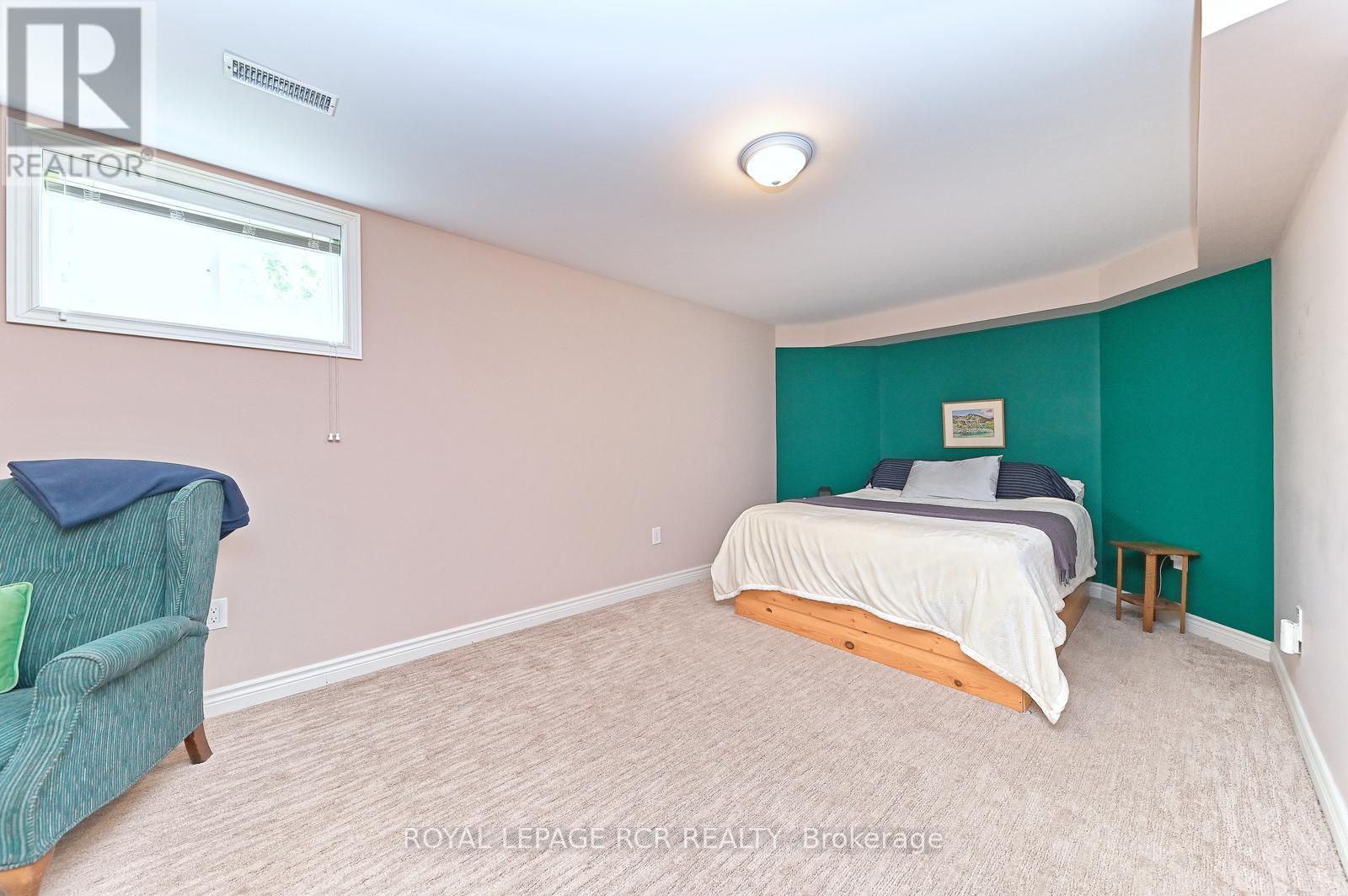Photo 15 of 174 200 Kingfisher Drive, Mono ON