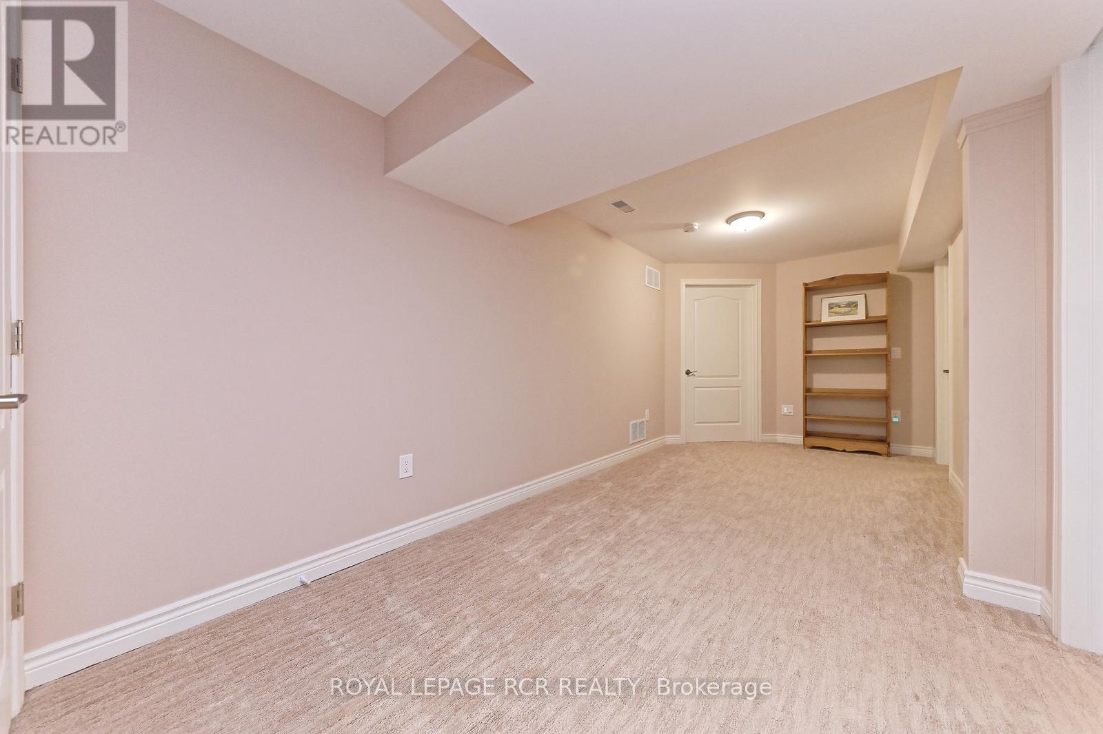Photo 9 of 174 200 Kingfisher Drive, Mono ON