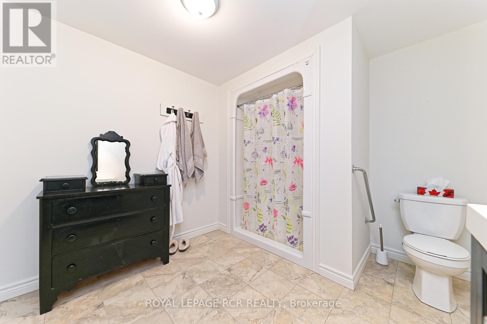Photo 12 of 174 200 Kingfisher Drive, Mono ON