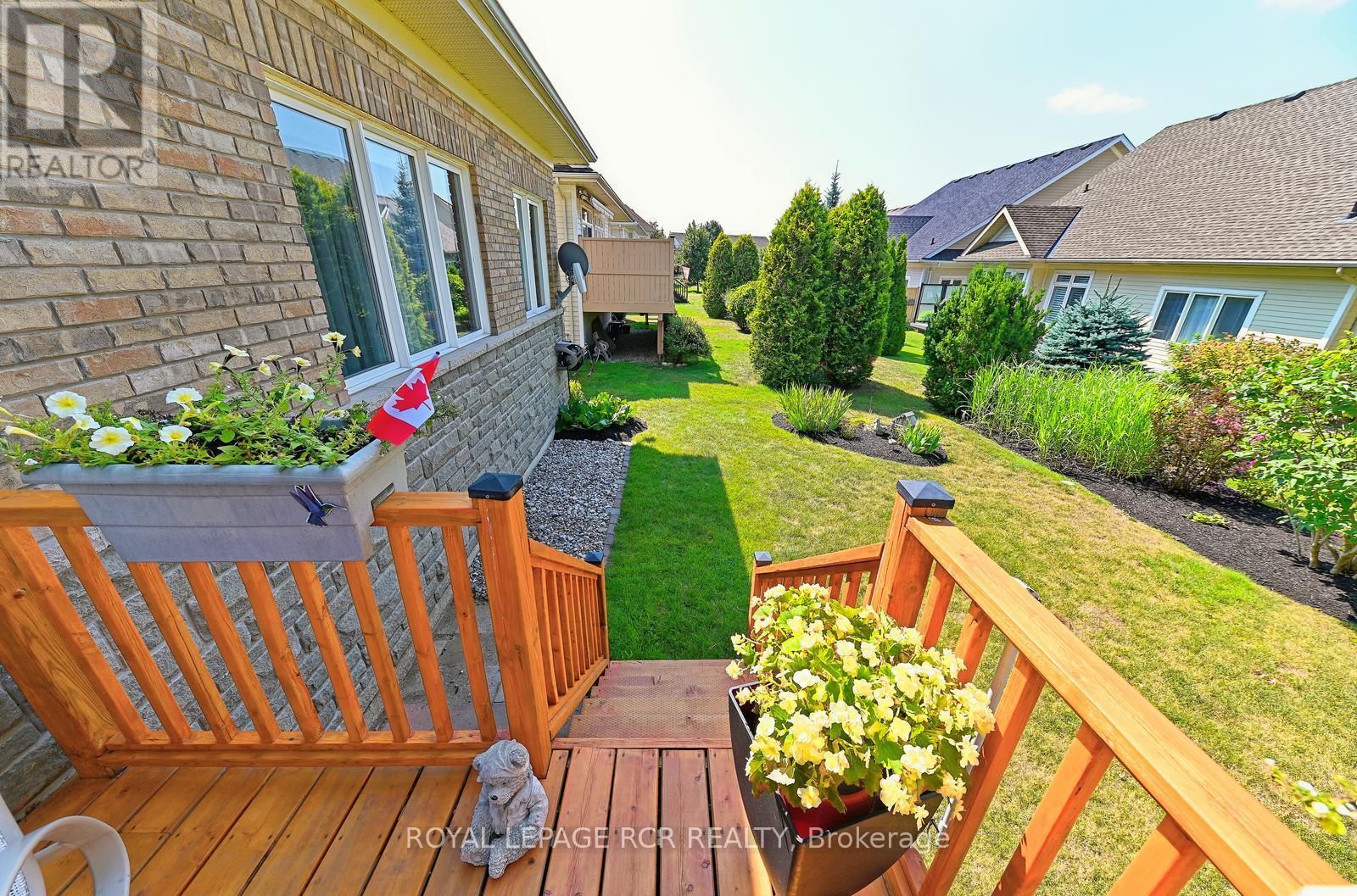 Photo 10 of 174 200 Kingfisher Drive, Mono ON