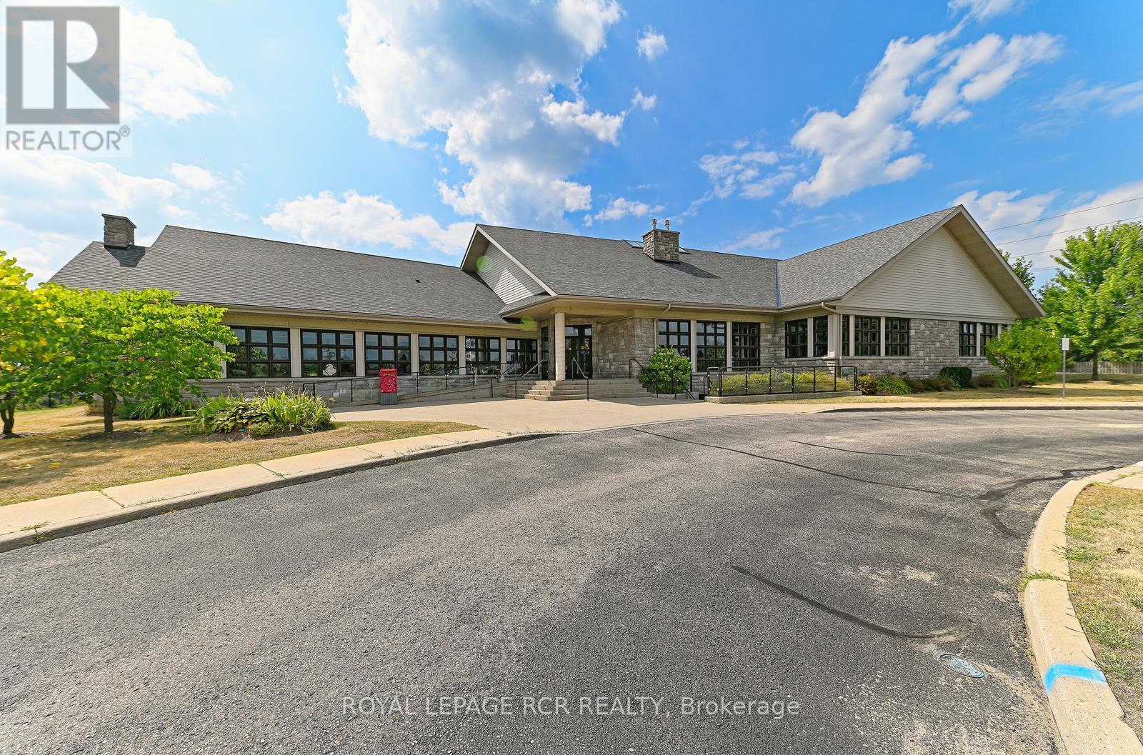 Photo 8 of 174 200 Kingfisher Drive, Mono ON