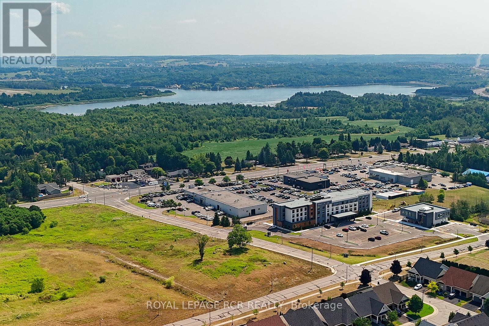 Photo 24 of 174 200 Kingfisher Drive, Mono ON