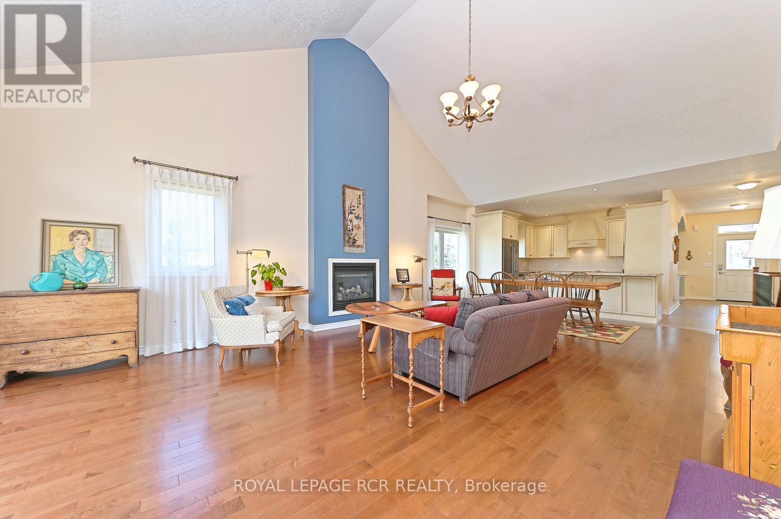 Photo 22 of 174 200 Kingfisher Drive, Mono ON