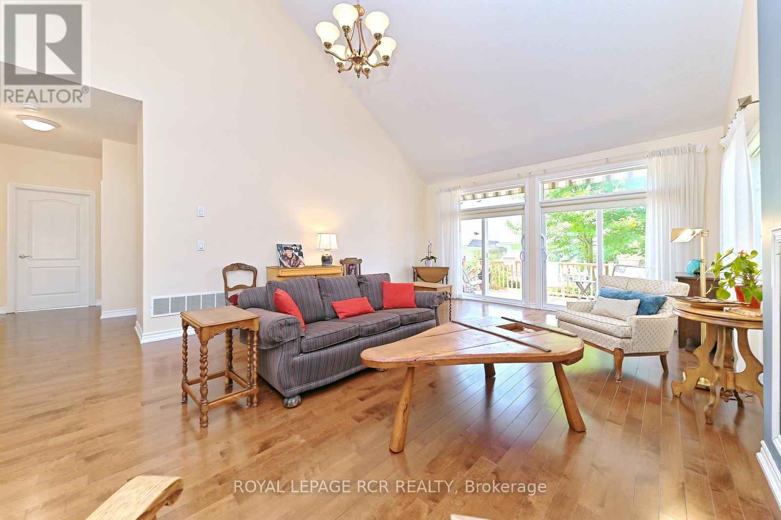 Photo 28 of 174 200 Kingfisher Drive, Mono ON