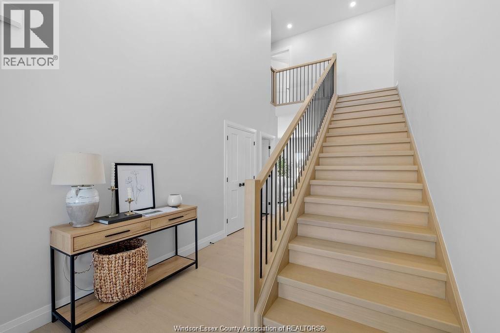 Photo 5 of 8036 Meo Boulevard, Lasalle ON