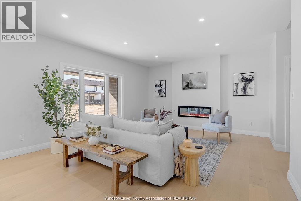 Photo 10 of 8036 Meo Boulevard, Lasalle ON