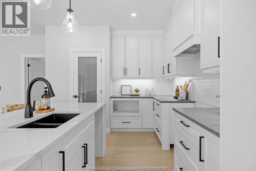 Photo 15 of 8036 Meo Boulevard, Lasalle ON