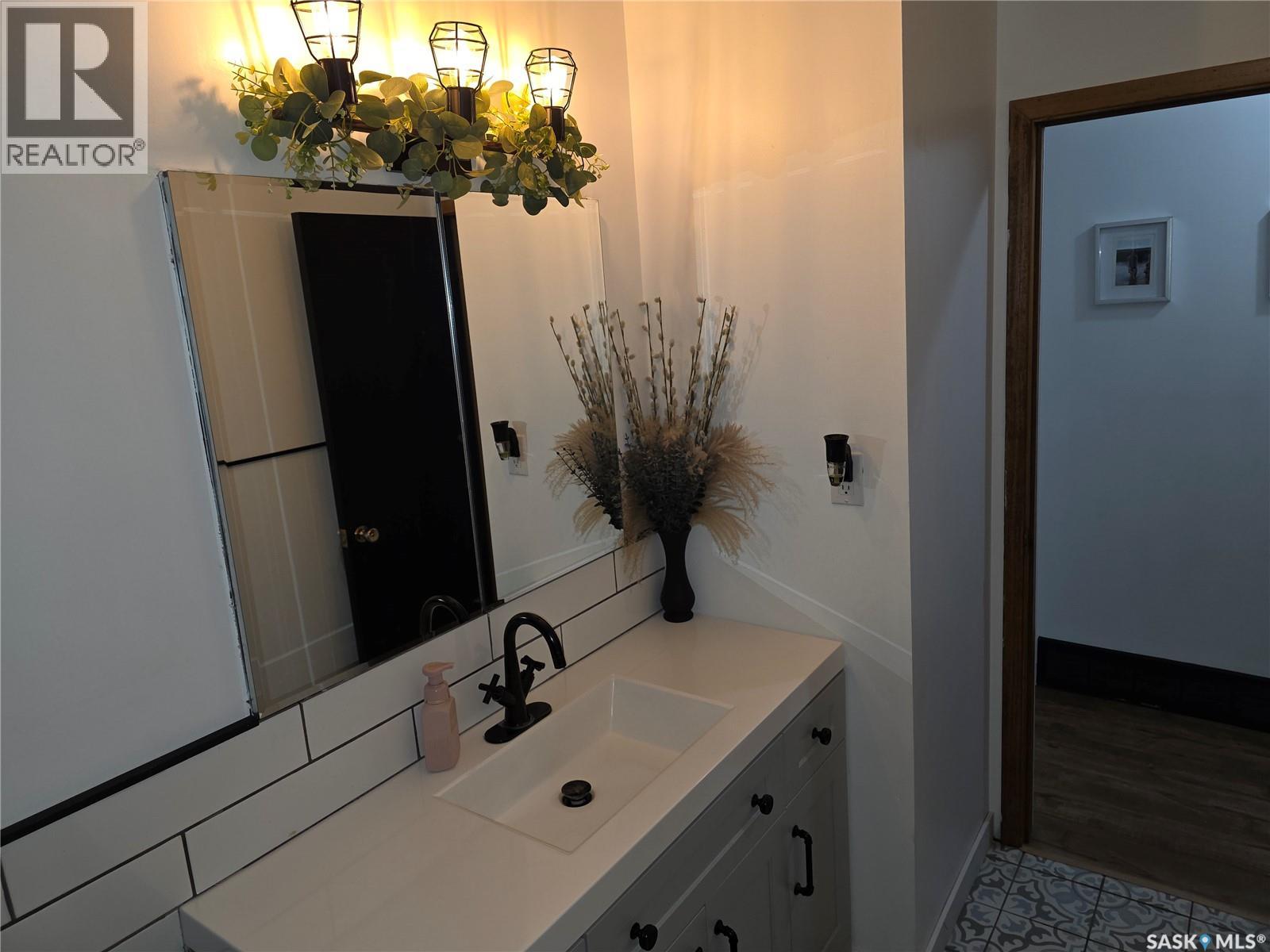 Photo 12 of 213 9th Street E, Wynyard SK