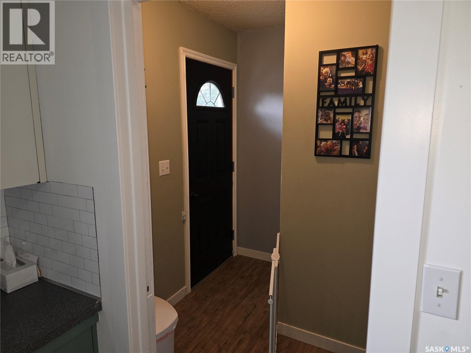 Photo 2 of 213 9th Street E, Wynyard SK