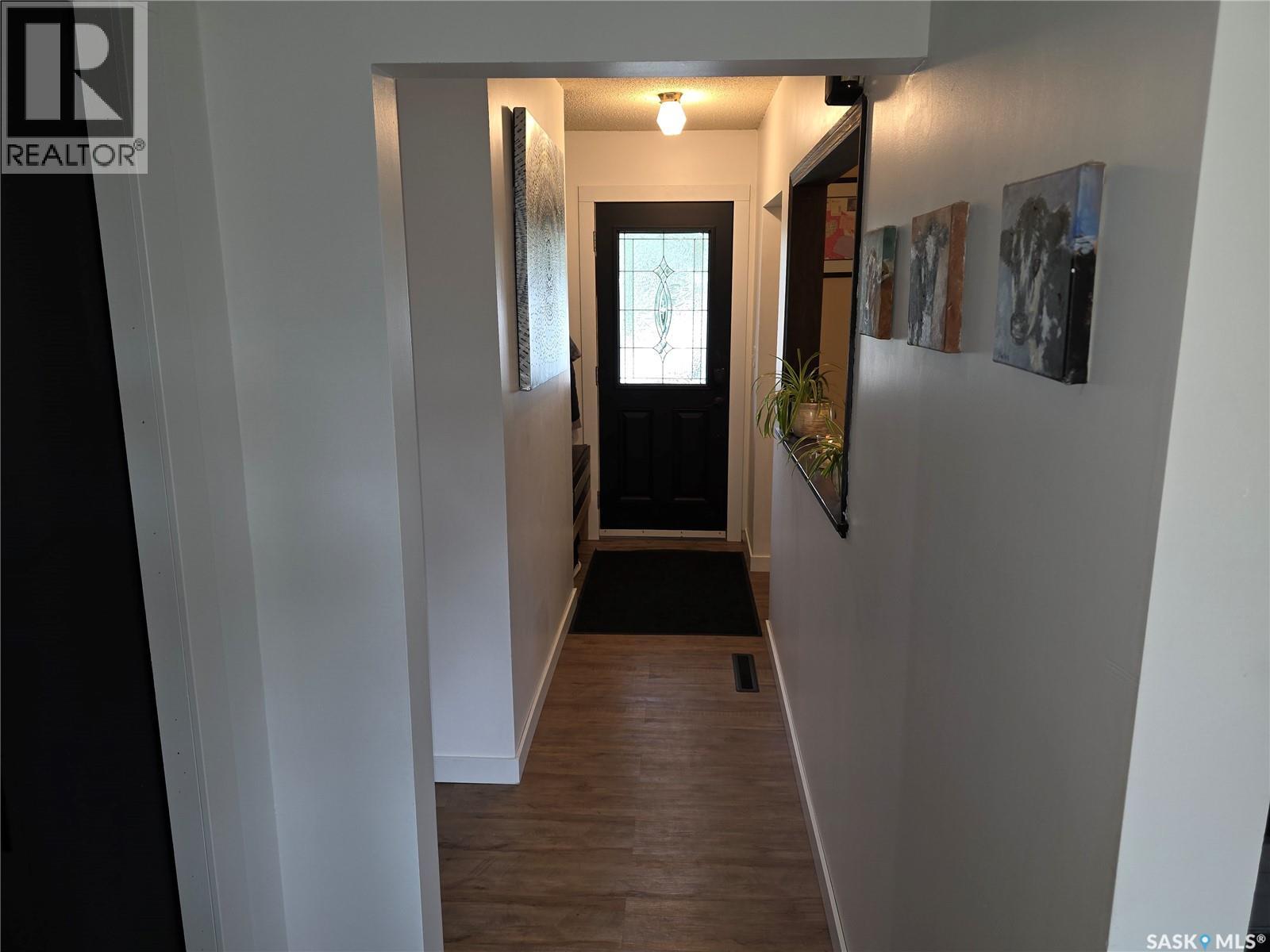 Photo 3 of 213 9th Street E, Wynyard SK