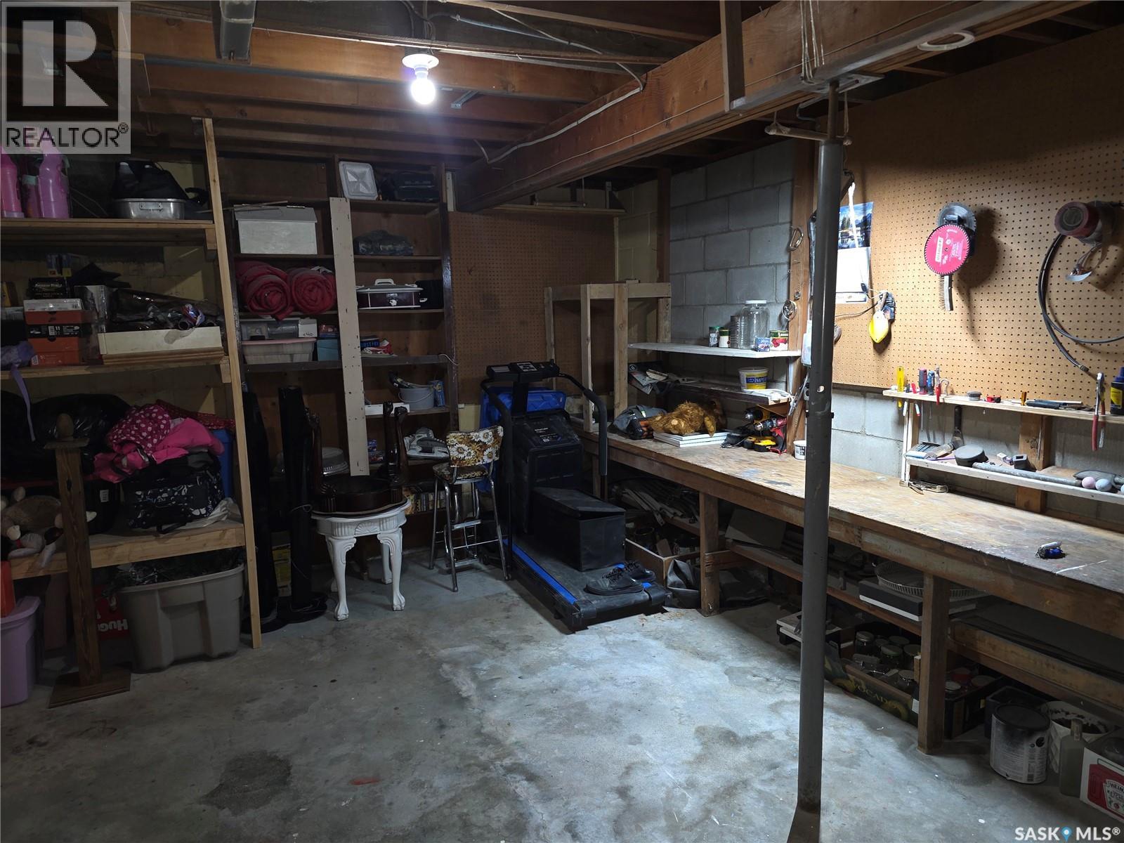 Photo 31 of 213 9th Street E, Wynyard SK