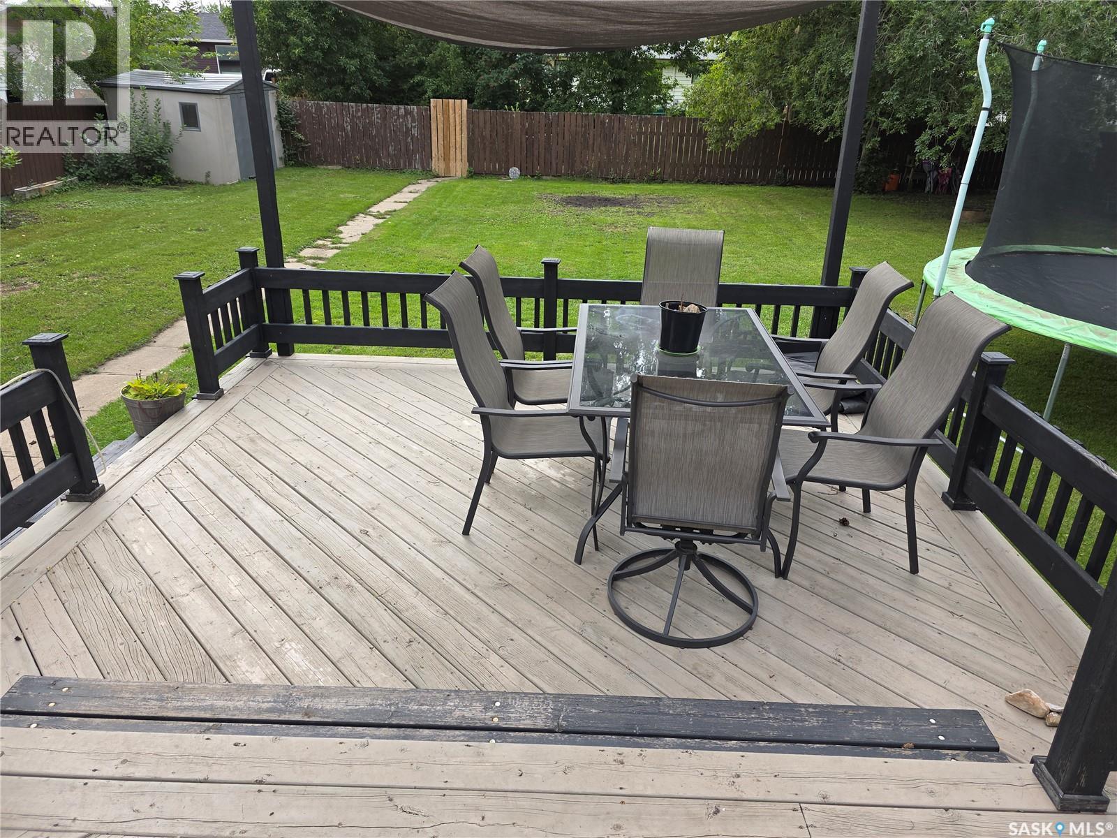 Photo 44 of 213 9th Street E, Wynyard SK