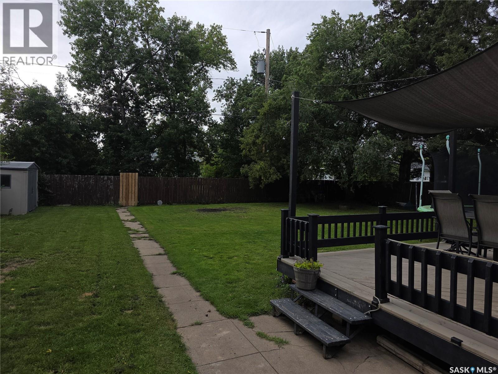 Photo 46 of 213 9th Street E, Wynyard SK