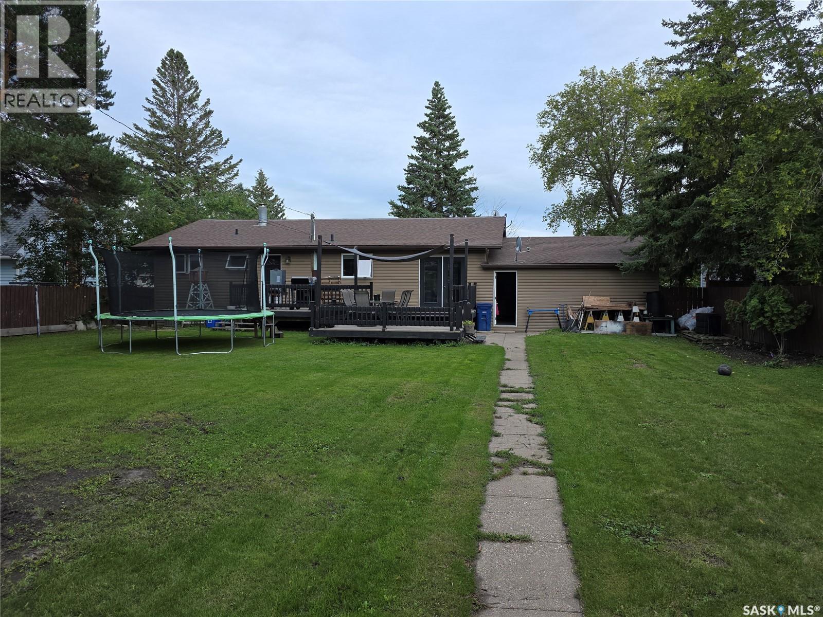 Photo 48 of 213 9th Street E, Wynyard SK