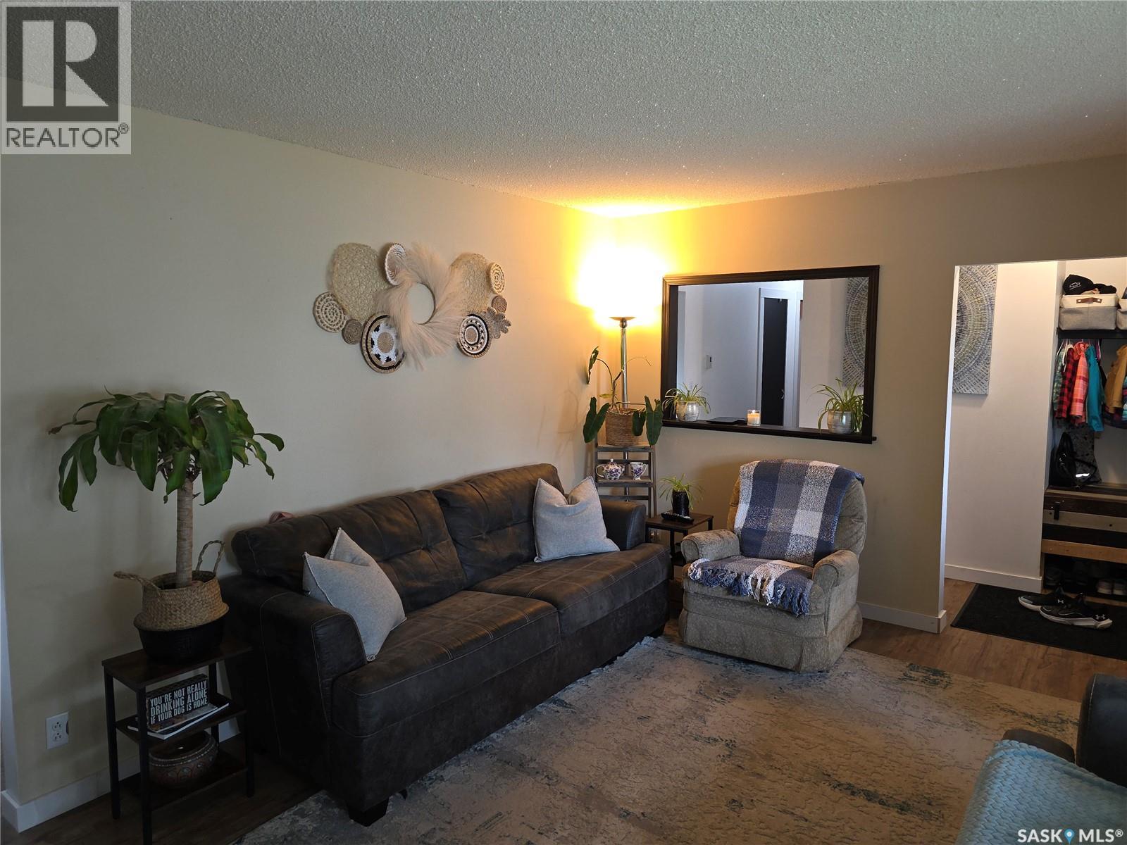 Photo 5 of 213 9th Street E, Wynyard SK