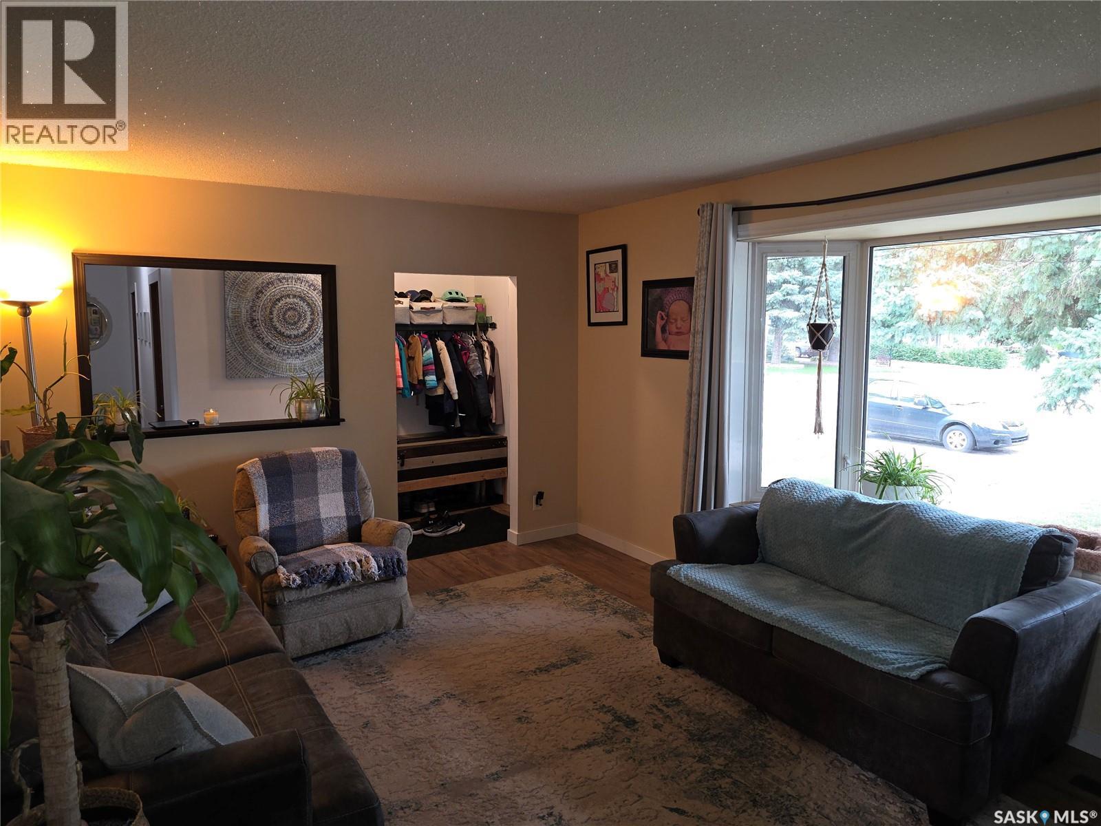 Photo 6 of 213 9th Street E, Wynyard SK