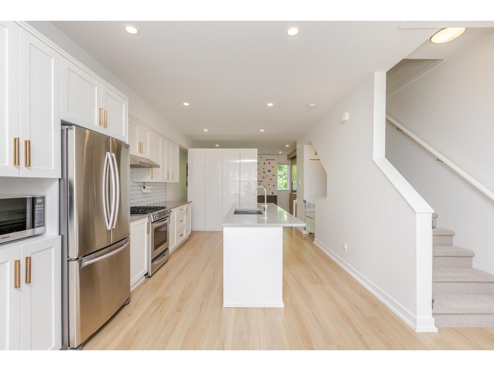 Photo 9 of 11 15588 32 Avenue, Surrey BC