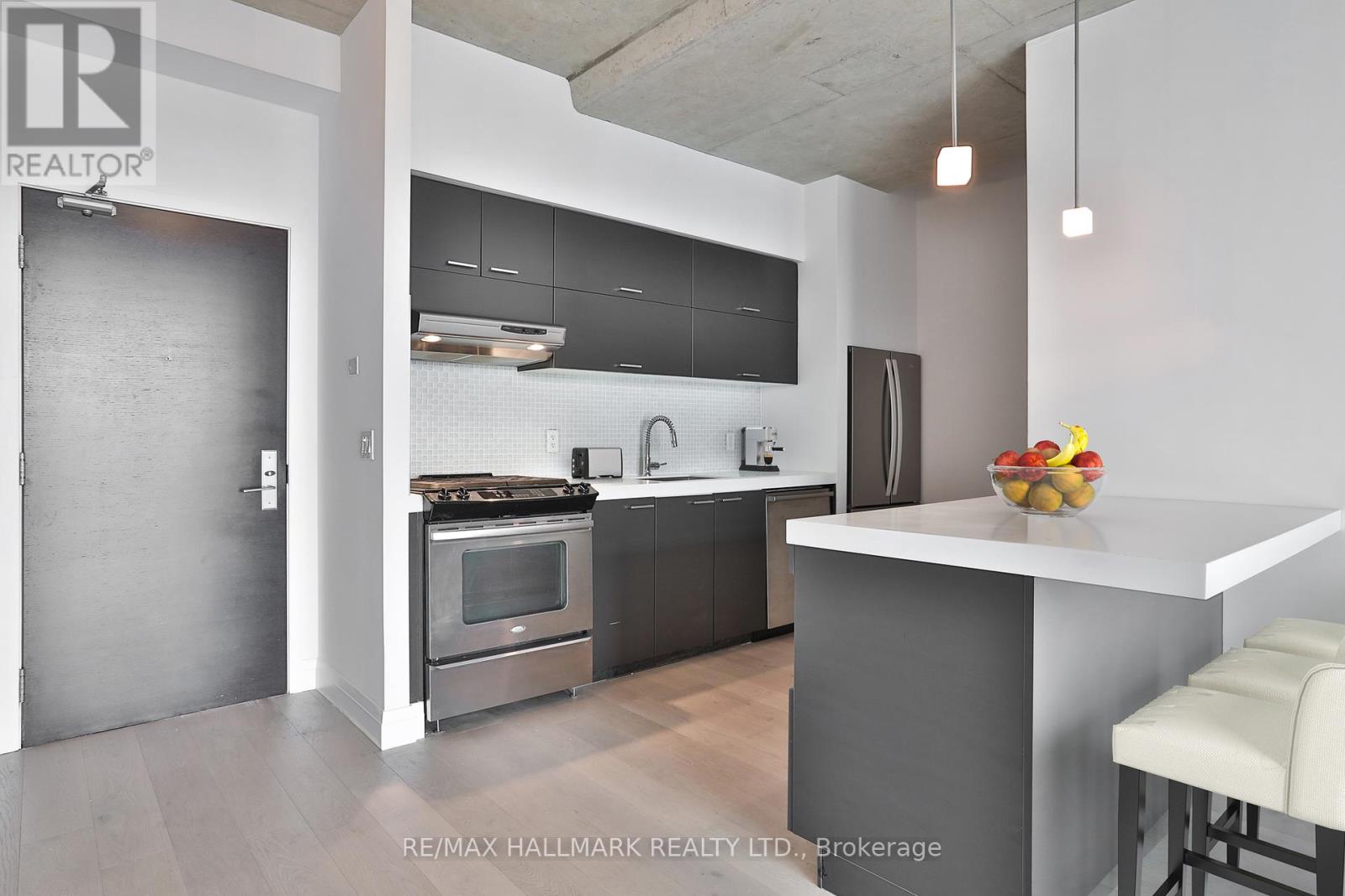 Photo 2 of 1105 552 Wellington Street W, Toronto ON