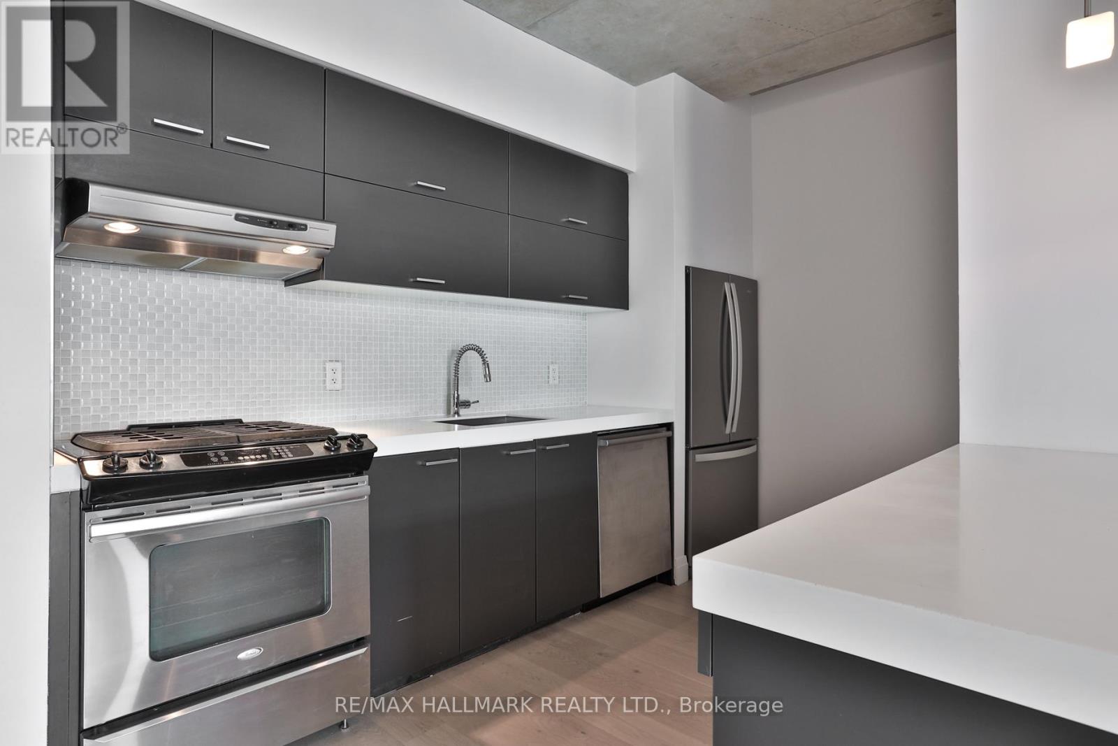 Photo 3 of 1105 552 Wellington Street W, Toronto ON