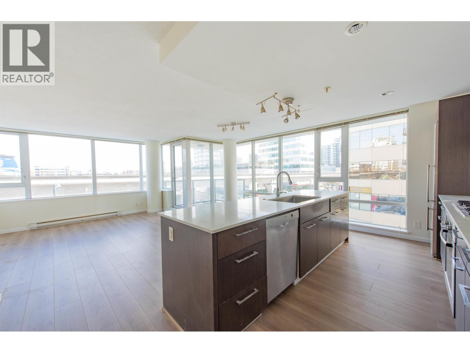 Photo 4 of 511 7988 Ackroyd Road, Richmond BC