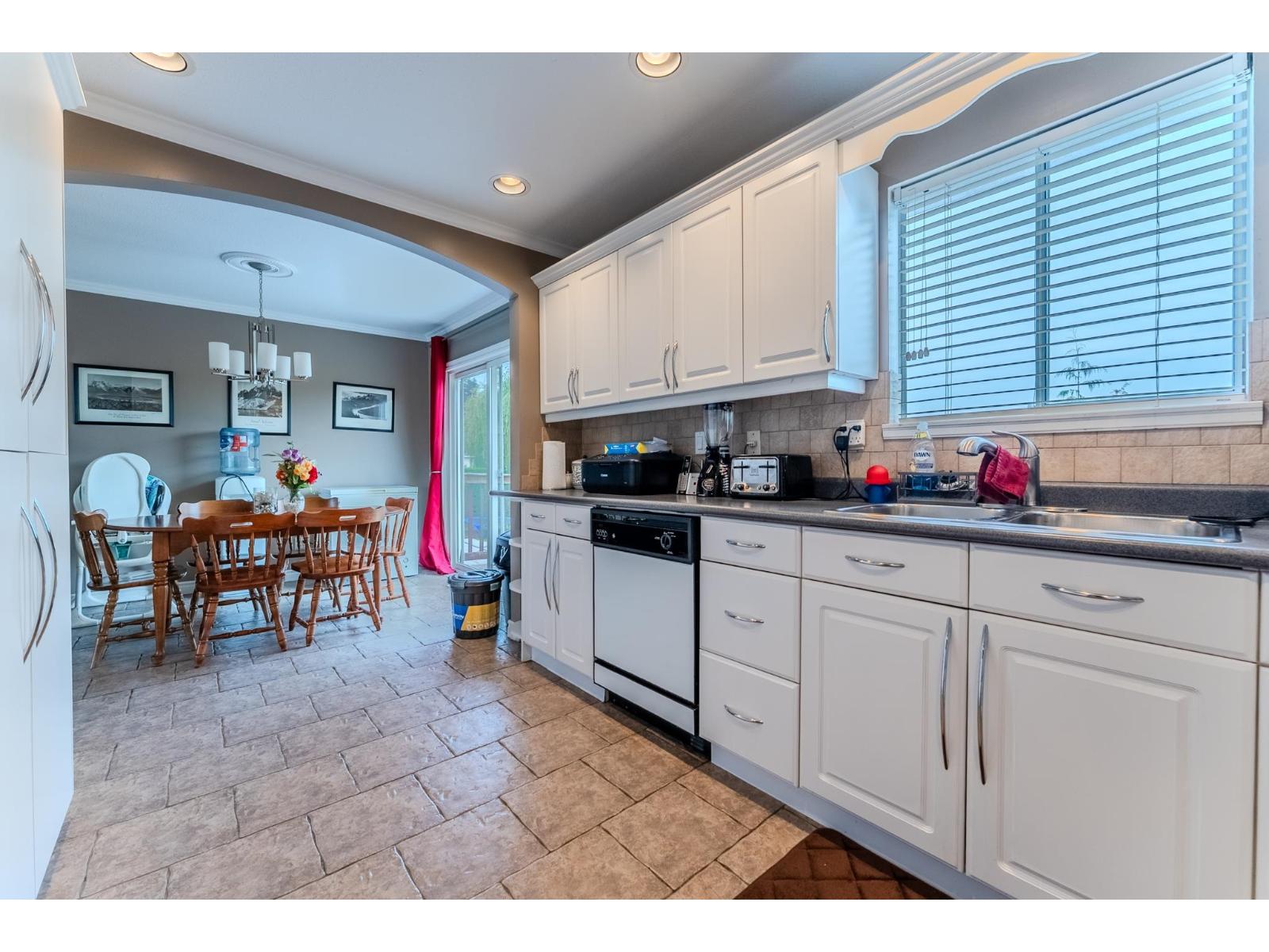 Photo 9 of 5149 209 A Street, Langley BC
