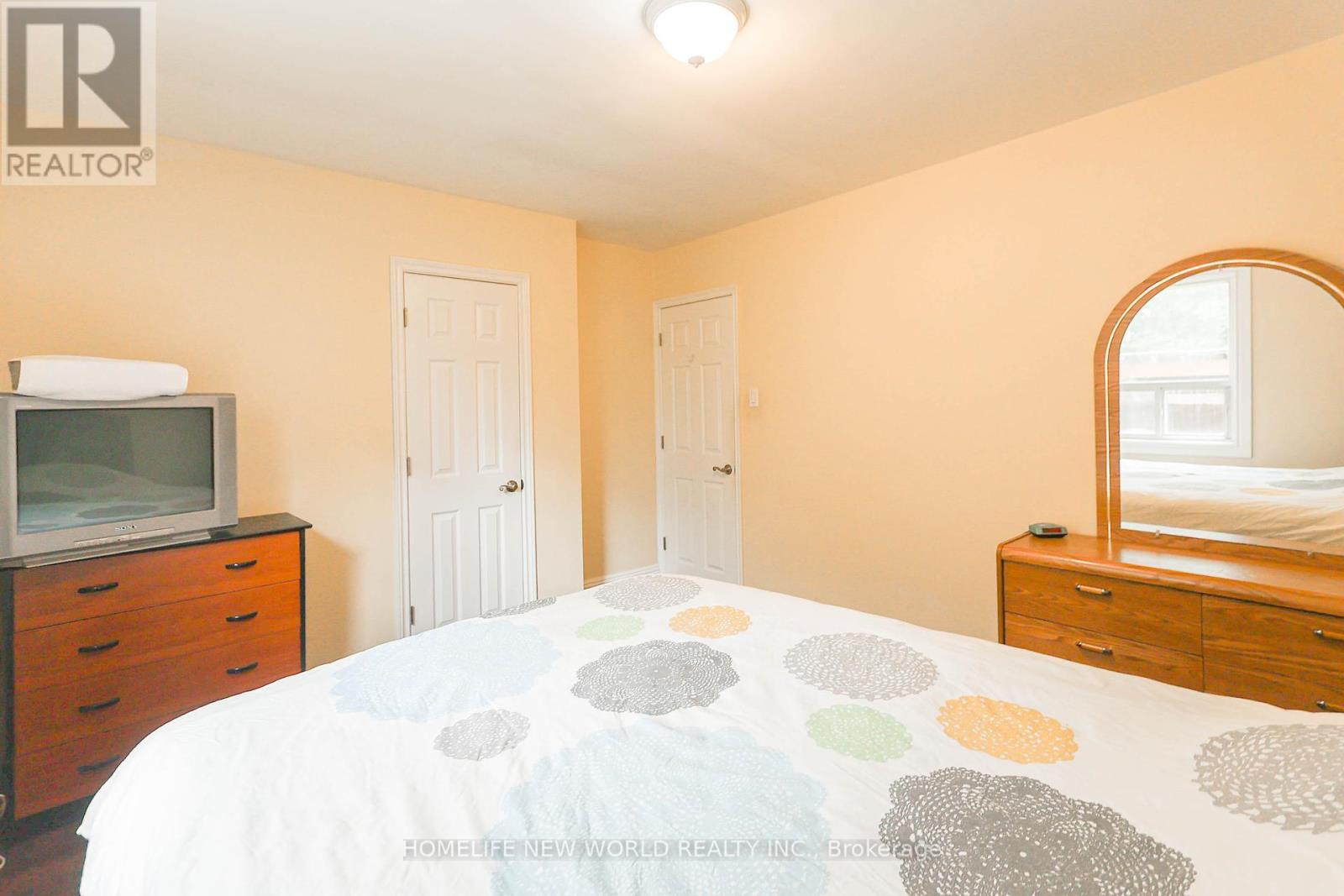 Photo 21 of 34 Greylawn Crescent, Toronto ON
