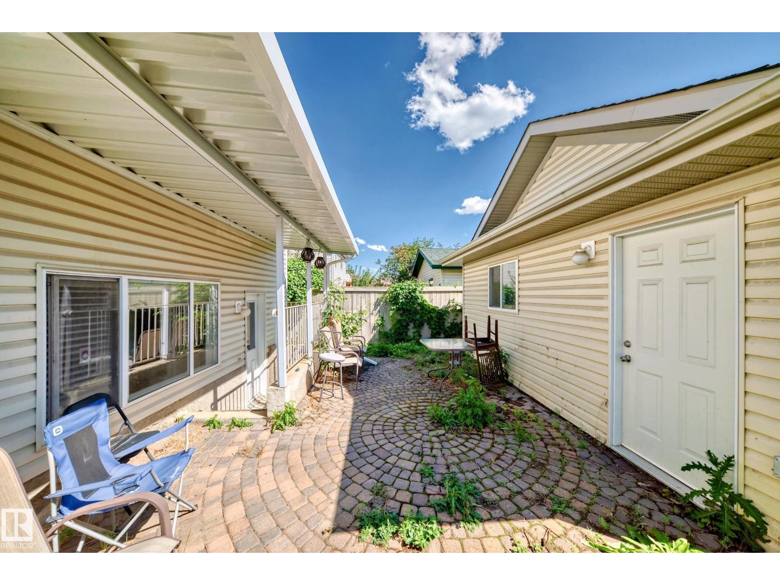Photo 17 of 14059 151 Av Nw, Edmonton AB